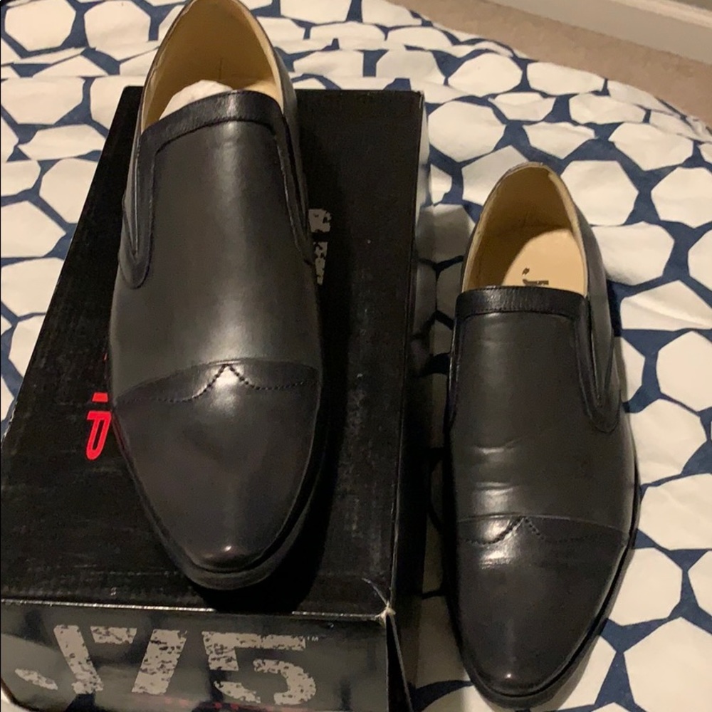 Shoes - Picture 2 of 7